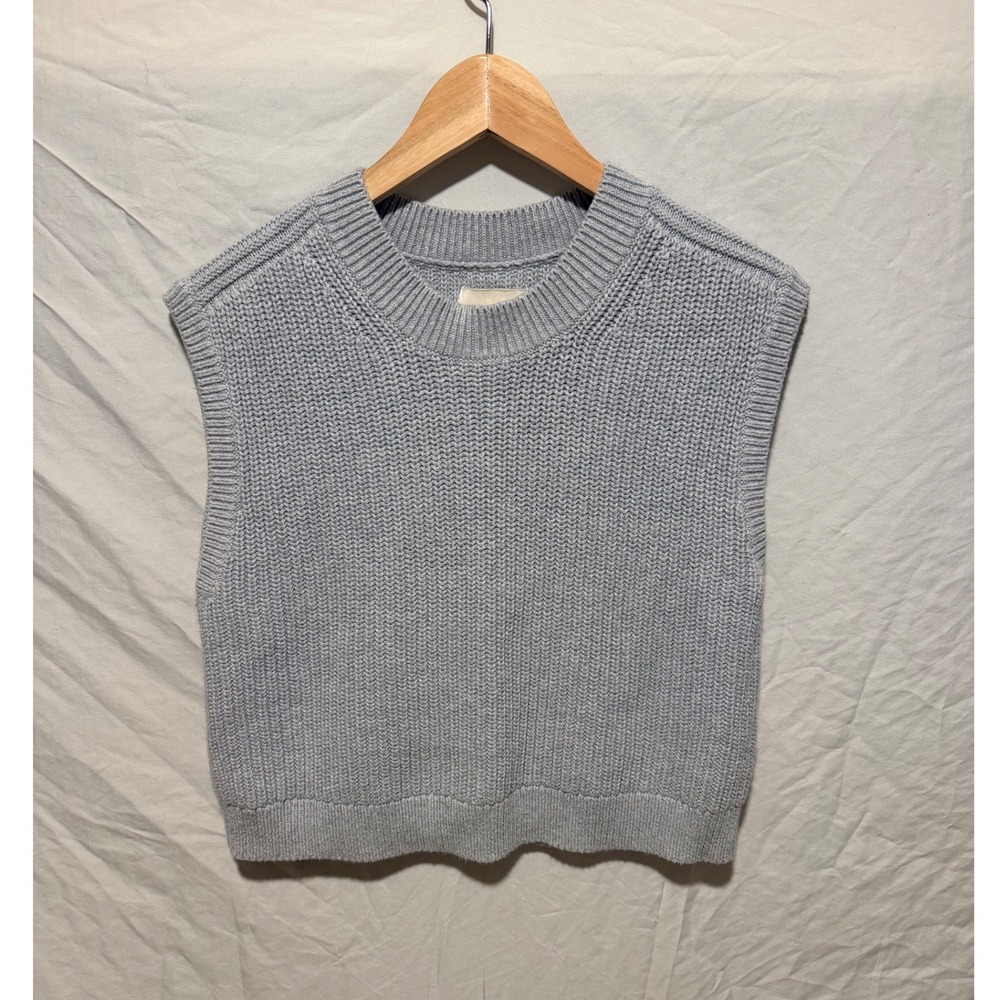 Abercrombie & Fitch Light Gray Knit Sleeveless Crewneck Sweater Vest